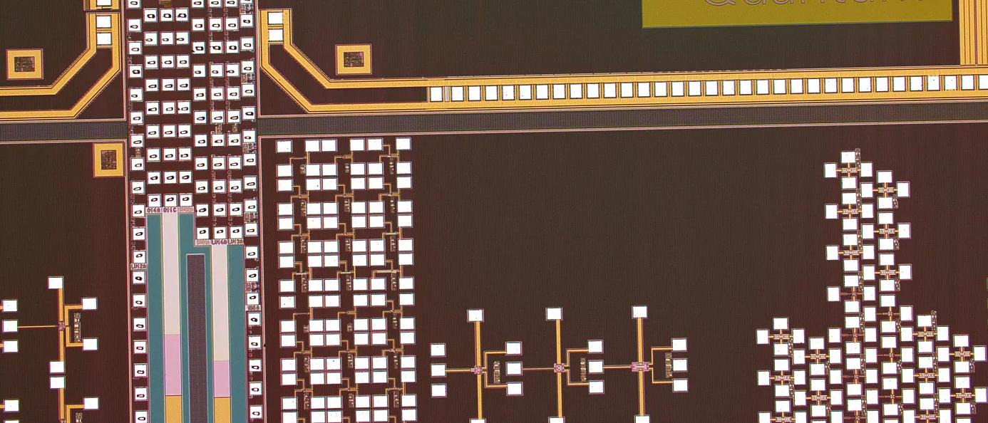 Universal Quantum’s devices on silicon wafers